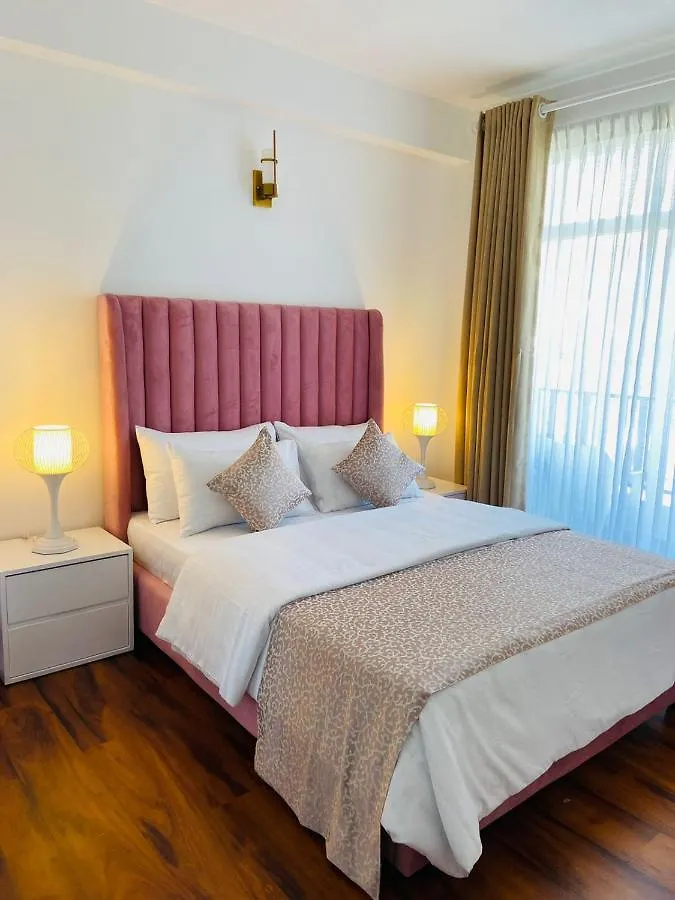 Grand Winterberry - Lake View Luxury Residence Νουβάρα Ελίγια