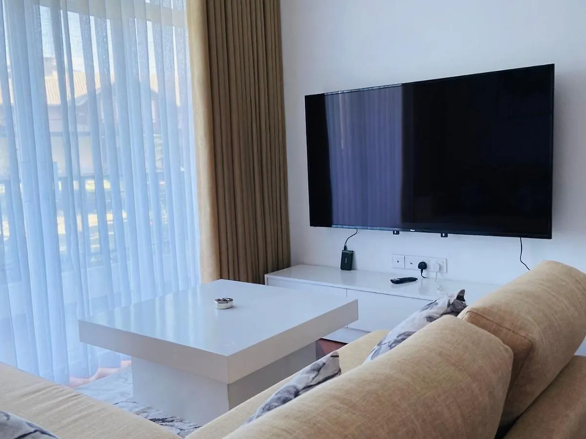 Grand Winterberry - Lake View Luxury Residence Νουβάρα Ελίγια 0*,