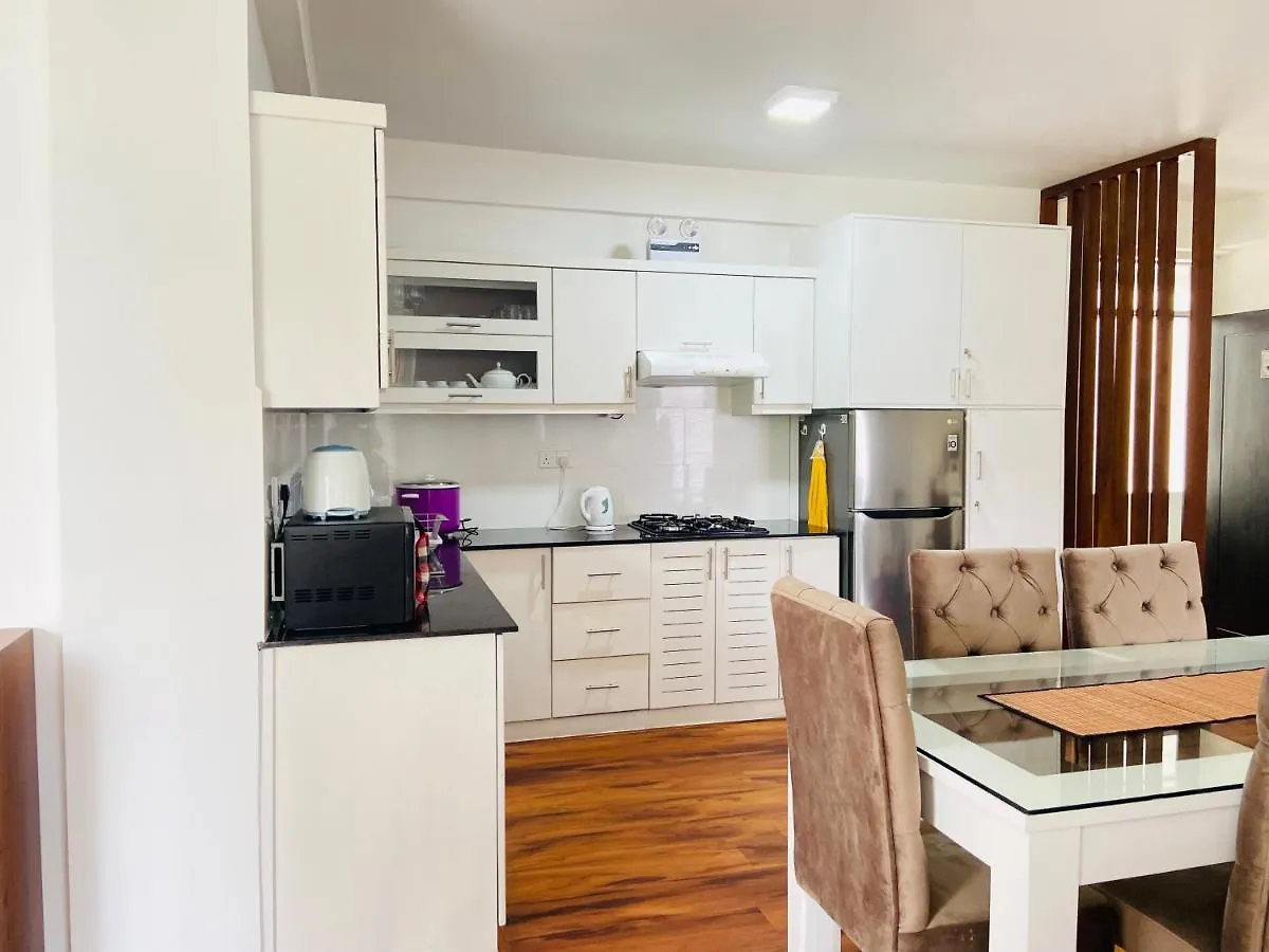 Grand Winterberry - Lake View Luxury Residence Νουβάρα Ελίγια